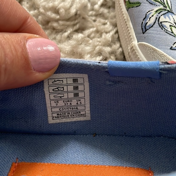 Sneakers - Picture 5 of 5